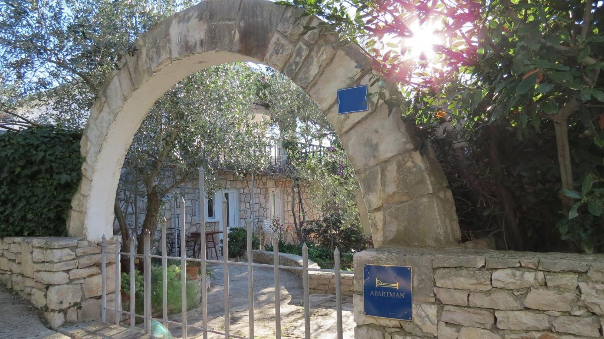 Apartments Janja - Terrace Sea View Nečujam 外观 照片